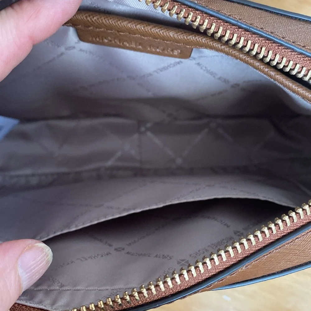 NWT Michael Kors Sandrine Stud Crossbody Leather Bag - Picture 4 of 9